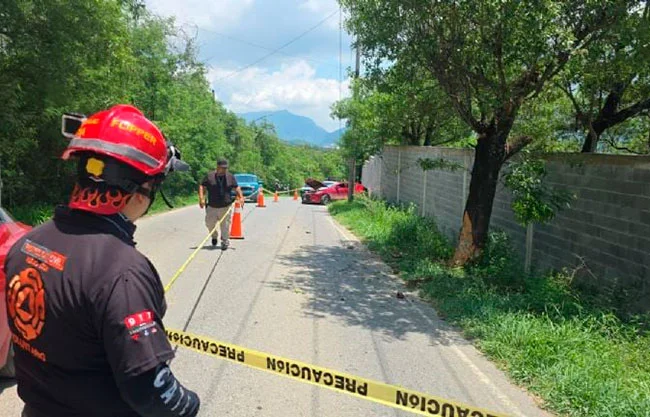 El accidente dejó además tres lesionados en el municipio de Santiago