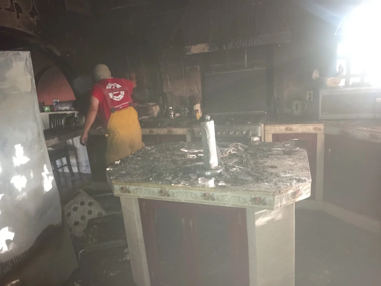 Incendio en Lerdo: Bomberos sofocan fuego en vivienda sin heridos. Autoridades investigan origen del siniestro.