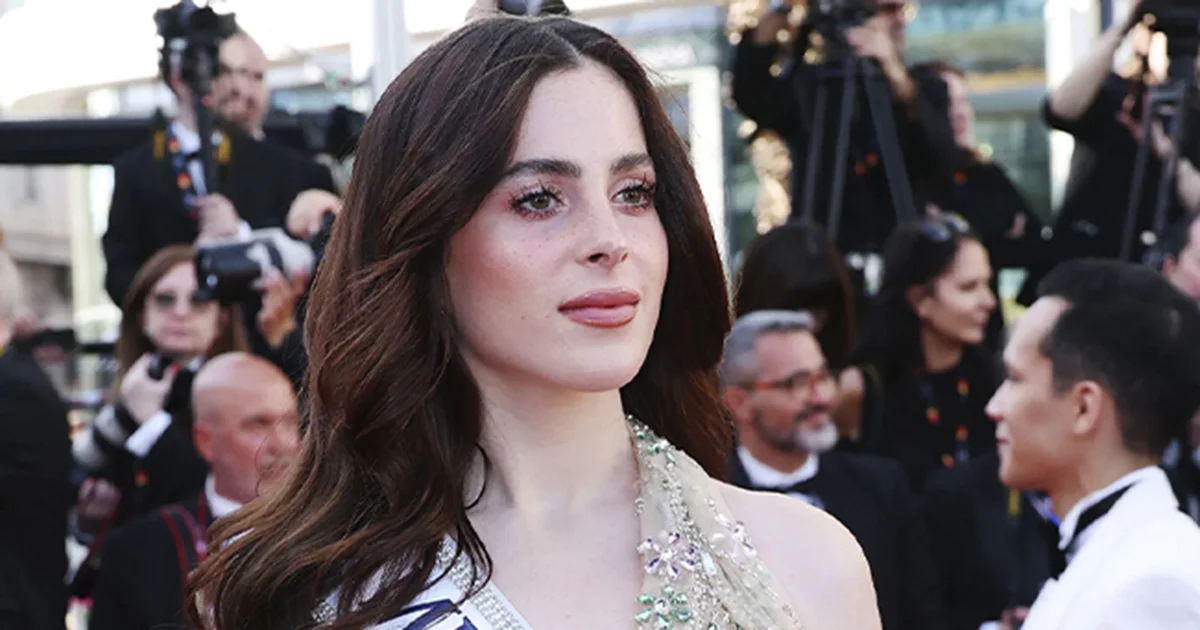 La Miss Universo 2025 aclaró que no mantiene una relación cercana con Laguna y que únicamente trabajó con él en dicho evento.