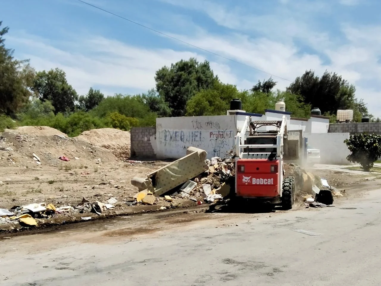 Limpian y refuerzan seguridad en predio de Villas Zaragoza; retiran más de 500 toneladas de basura acumulada.