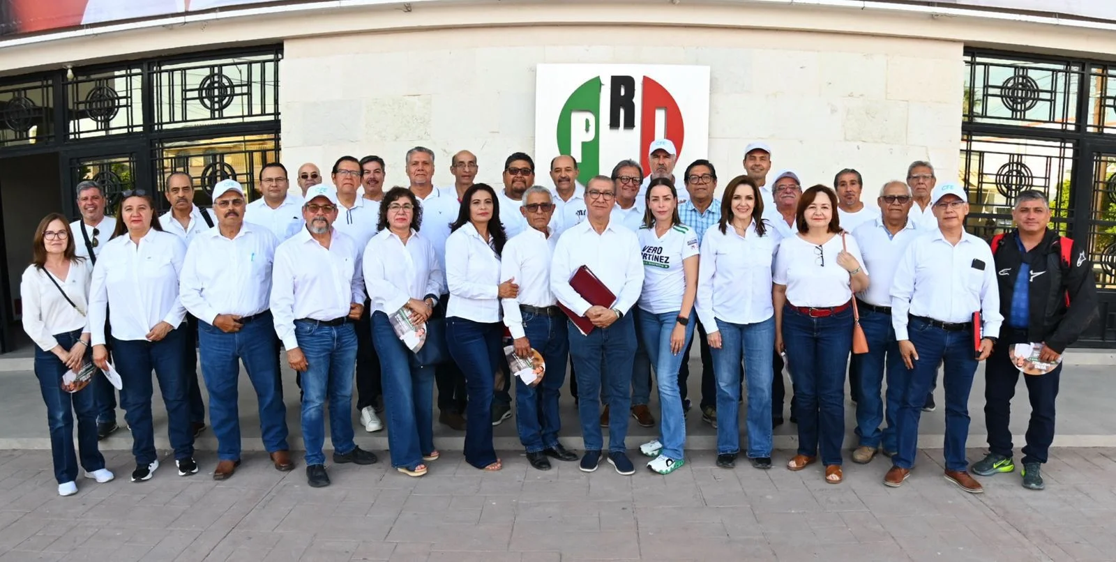 Jubilados de CFE denuncian recortes del 60% en pensiones tras reforma. Candidatas respaldan reclamo. #Pensiones #CFE