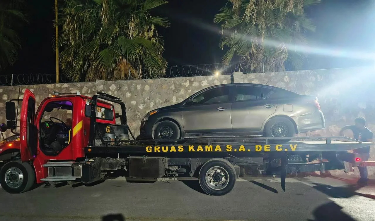 Elementos de Seguridad Pública recuperaron un vehículo robado en la colonia Monterreal de Torreón durante un recorrido de vigilancia.
