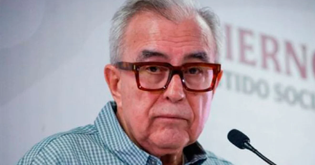 En la mañanera, el titular de la SSPC detalló que las fichas rojas funcionan como alertas internacionales