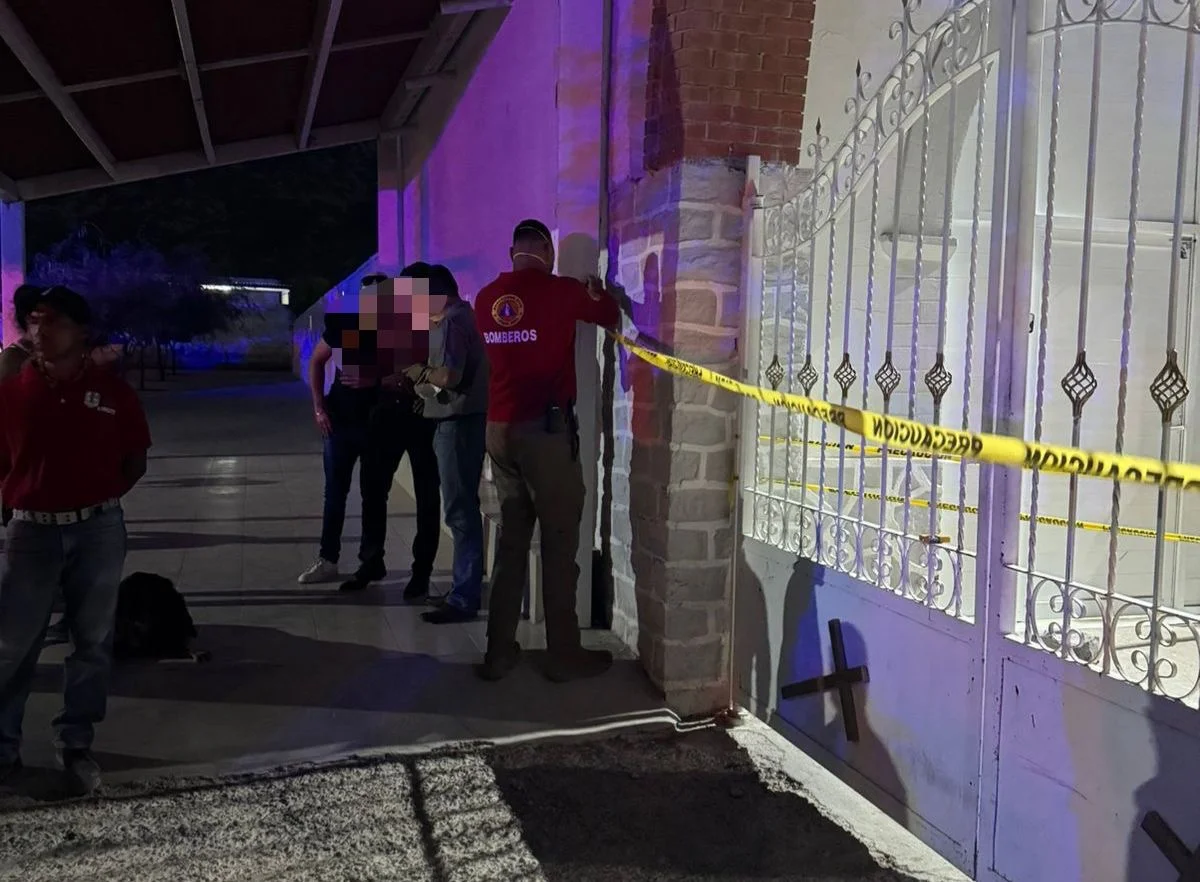 Tres trabajadores de panteones en Lerdo fallecen en bodega; autoridades investigan las causas del suceso ocurrido la tarde de este miércoles.