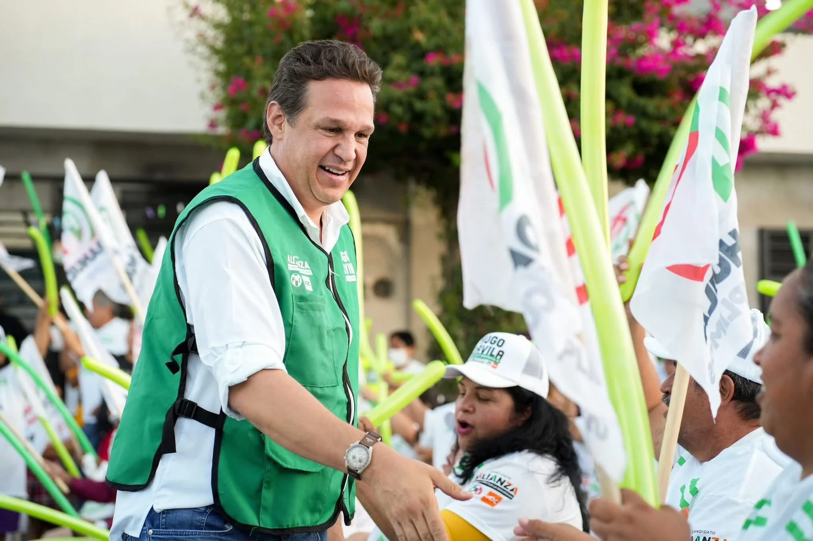 Hugo Dávila recorre colonias de Torreón; vecinos piden más seguridad y mejor infraestructura.