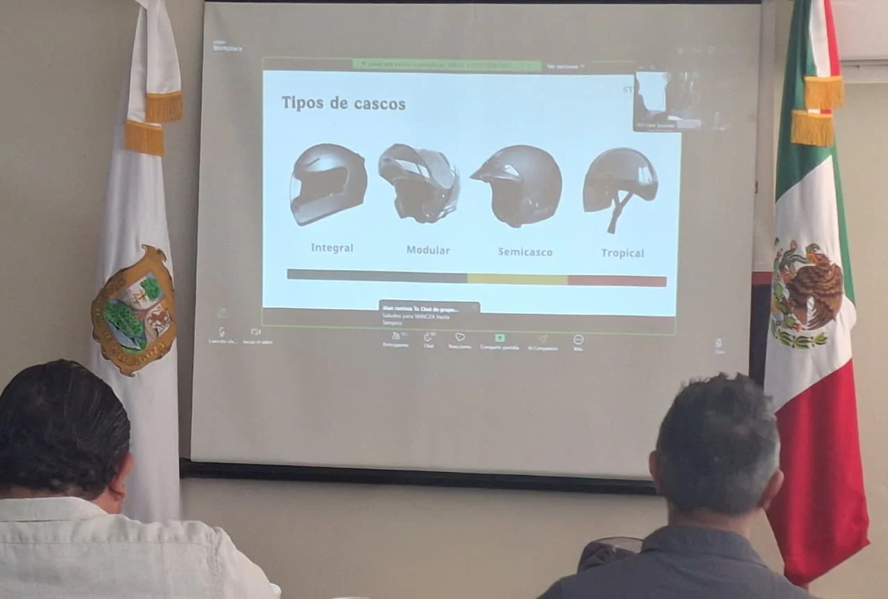 Capacitación en seguridad vial para motociclistas: personal de Movilidad y Tránsito participa en conferencia clave sobre prevención de accidentes.