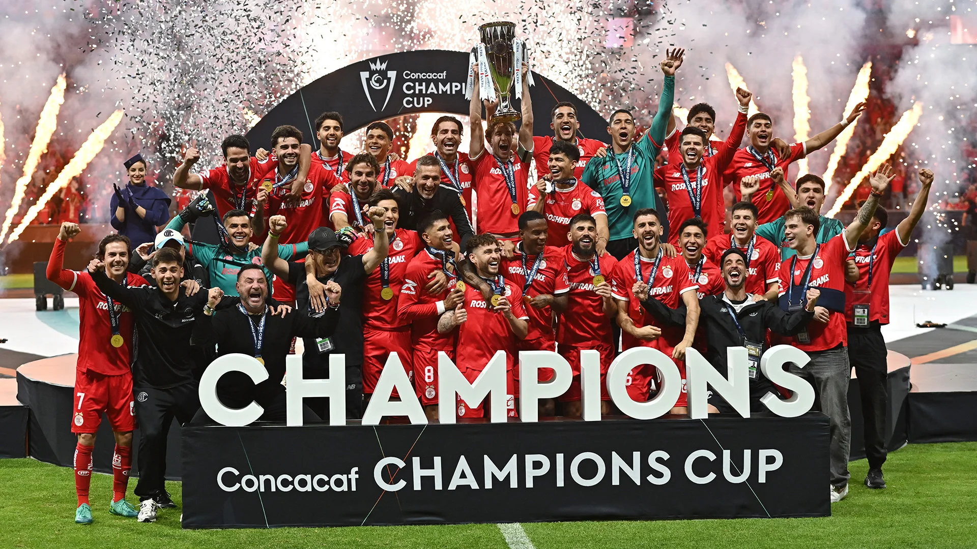 Los Diablos se coronaron campeones tras imponerse a Tigres en una dramática y emocionante tanda de penales