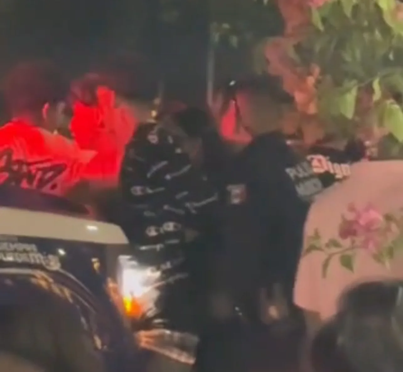 Pelea en zona de bares deja 9 detenidos por amenazas y lesiones a policías en la colonia.