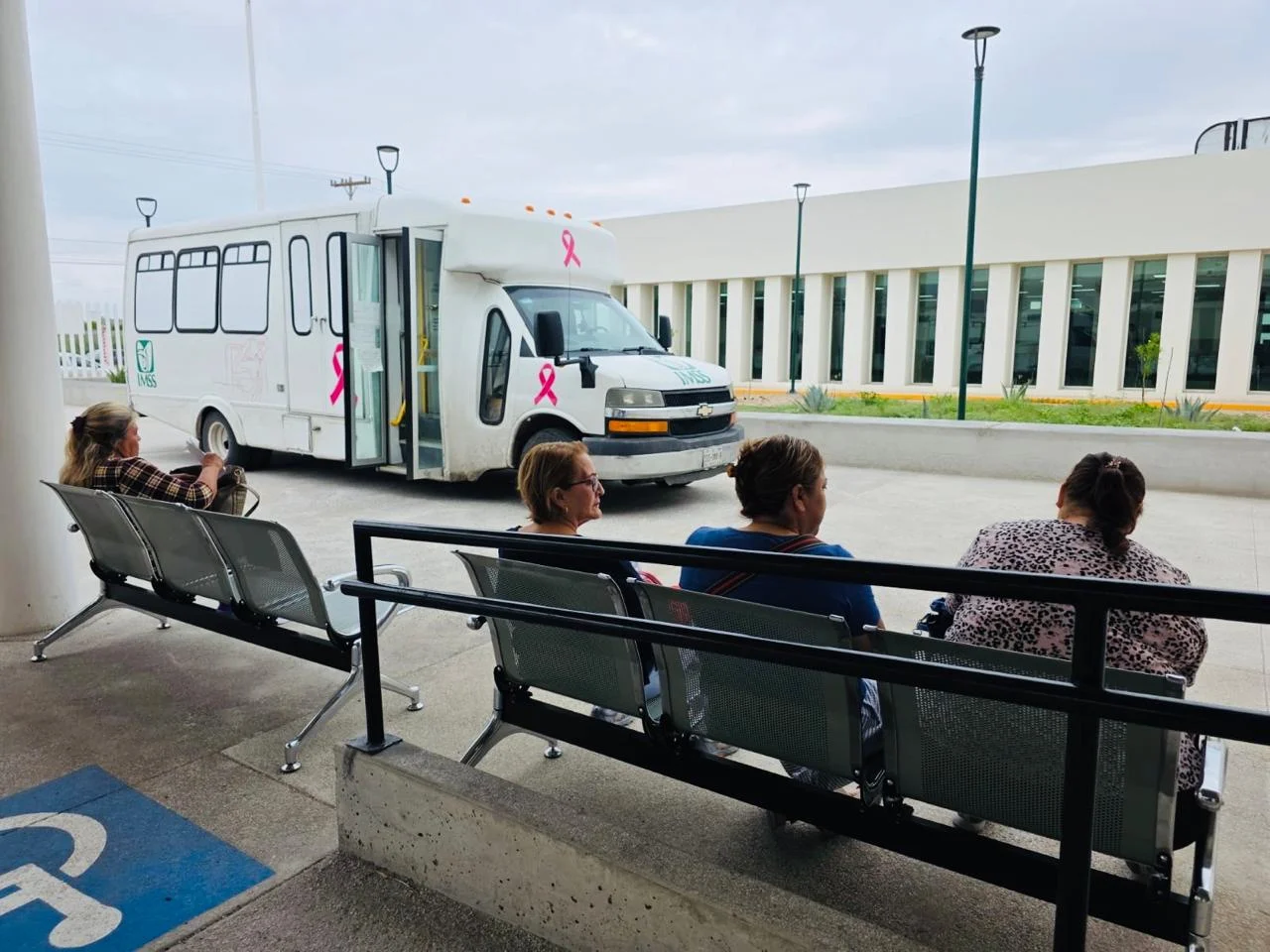 IMSS Coahuila lleva mastógrafos móviles a varias regiones en junio para detectar cáncer de mama en mujeres mayores de 40 años.