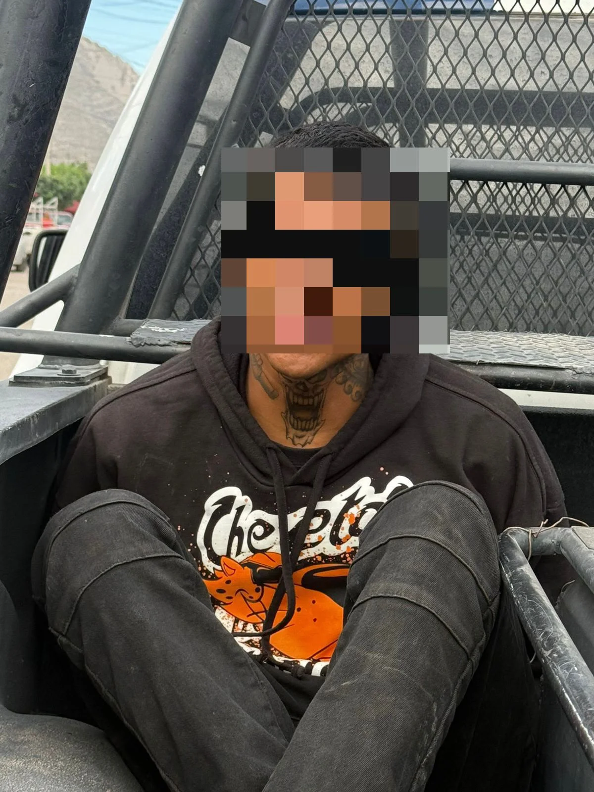Detienen en Zaragoza Sur a joven con dosis de cristal; conducía a exceso de velocidad y agredió a policías.