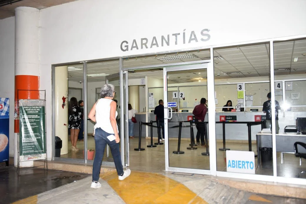 Residentes del centro de Torreón pueden obtener el tarjetón gratuito para estacionarse sin pagar parquímetros virtuales.