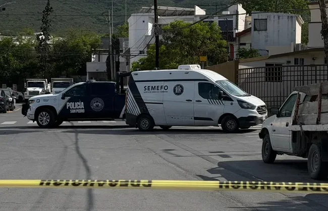 Al ingresar al área, la mujer localizó a la joven inconsciente, por lo que solicitó de inmediato el apoyo de los cuerpos de emergencia
