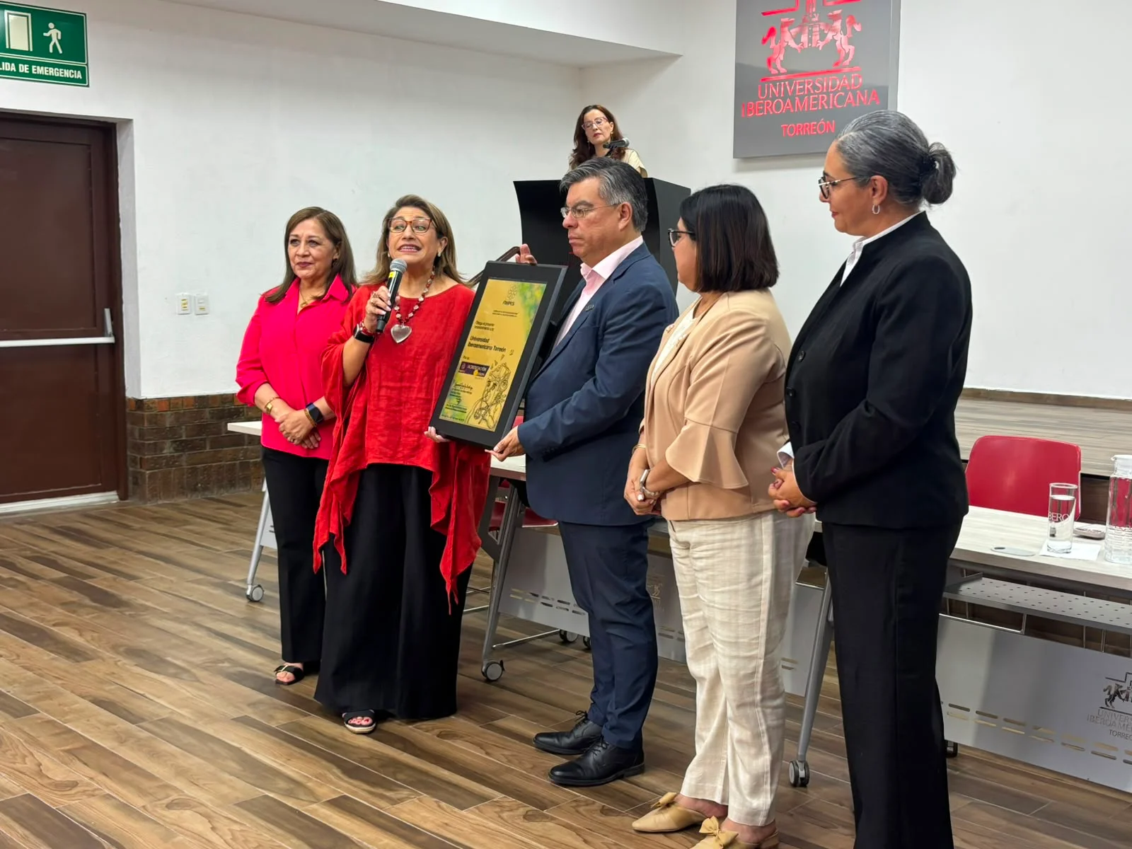 FIMPES acredita a la Ibero Torreón por su calidad académica y gestión. La universidad supera 47 indicadores de excelencia educativa.