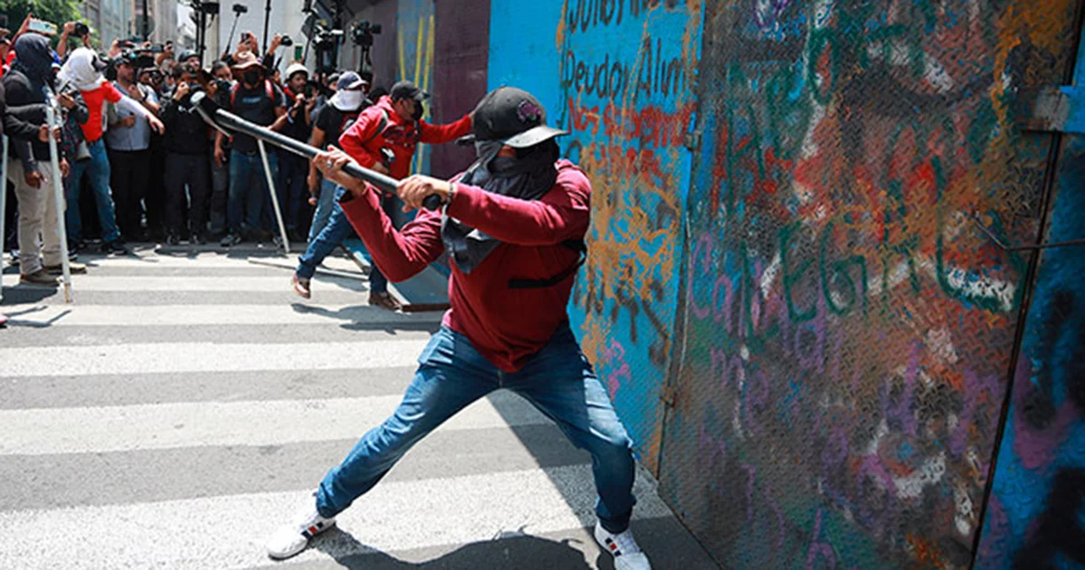 Sheinbaum ve provocación en disturbios durante marcha de la CNTE; 'no creo que sean maestros'