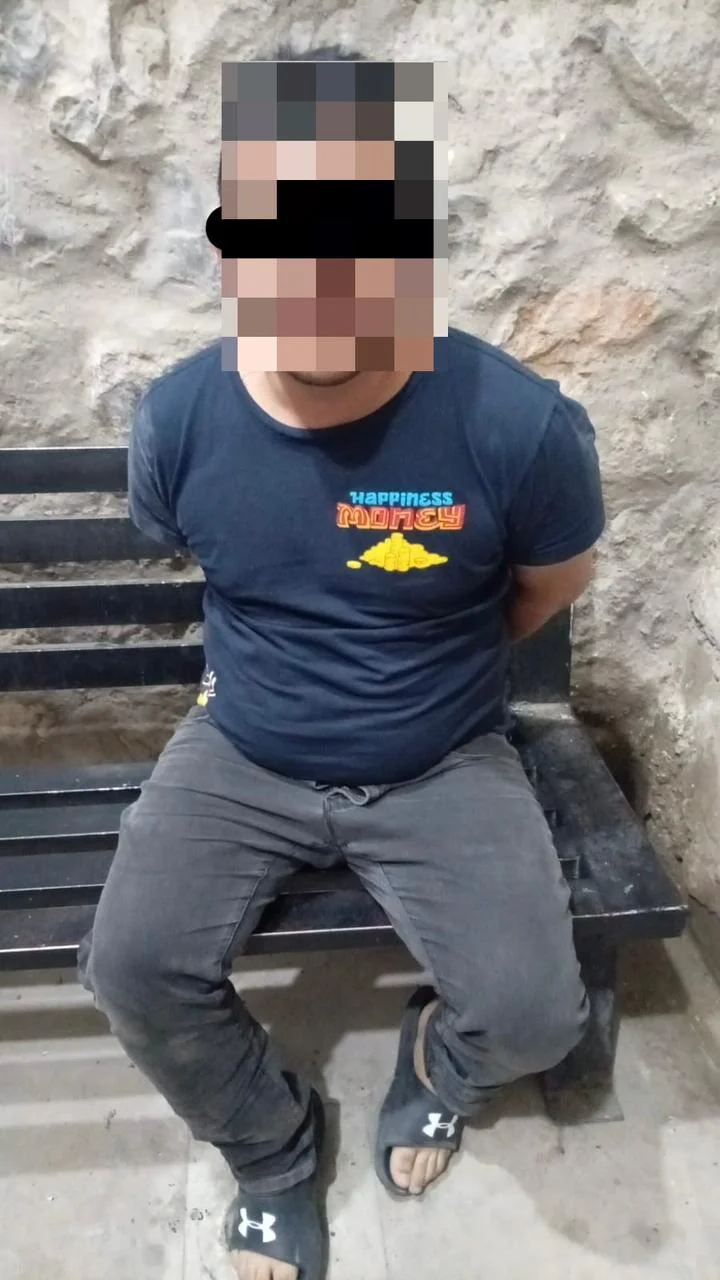 Hombre agrede a su pareja y fractura dedo a una niña de 6 años en Torreón; fue detenido por policías municipales.