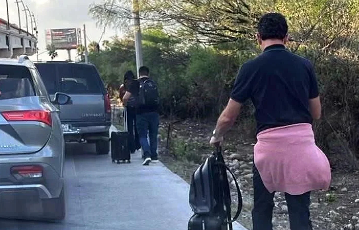 Ante el cierre del carril de salida del Aeropuerto Internacional de Monterrey, es decir de oriente a poniente, se habilitó un carril de contraflujo