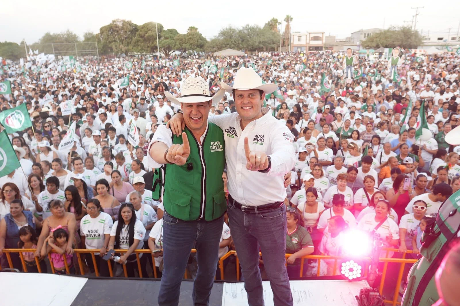 Hugo Dávila concluye campaña con evento en El Águila