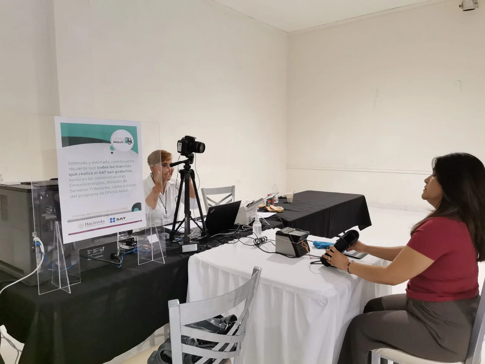 SAT instala oficina móvil en Canaco Torreón para facilitar trámites fiscales