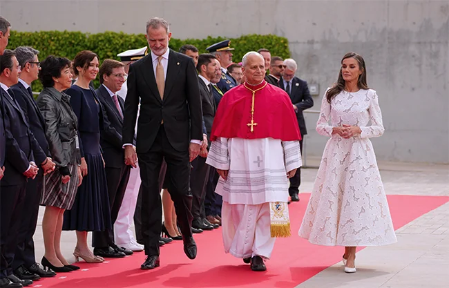 Papa León XIV pide acabar con las ‘narrativas divisivas’ en su primer día en España