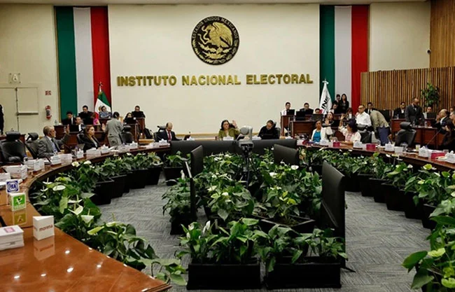 INE lanza nueva credencial para votar con identidad de género y autoadscripción indígena