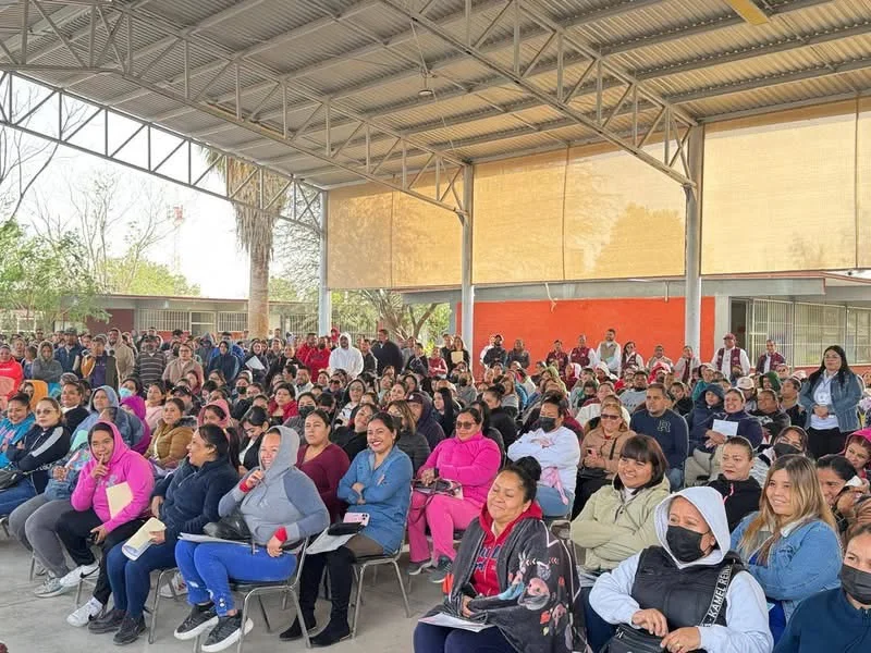 Iniciará el 15 de junio la entrega de tarjetas de la Beca Rita Cetina para uniformes y útiles en Coahuila