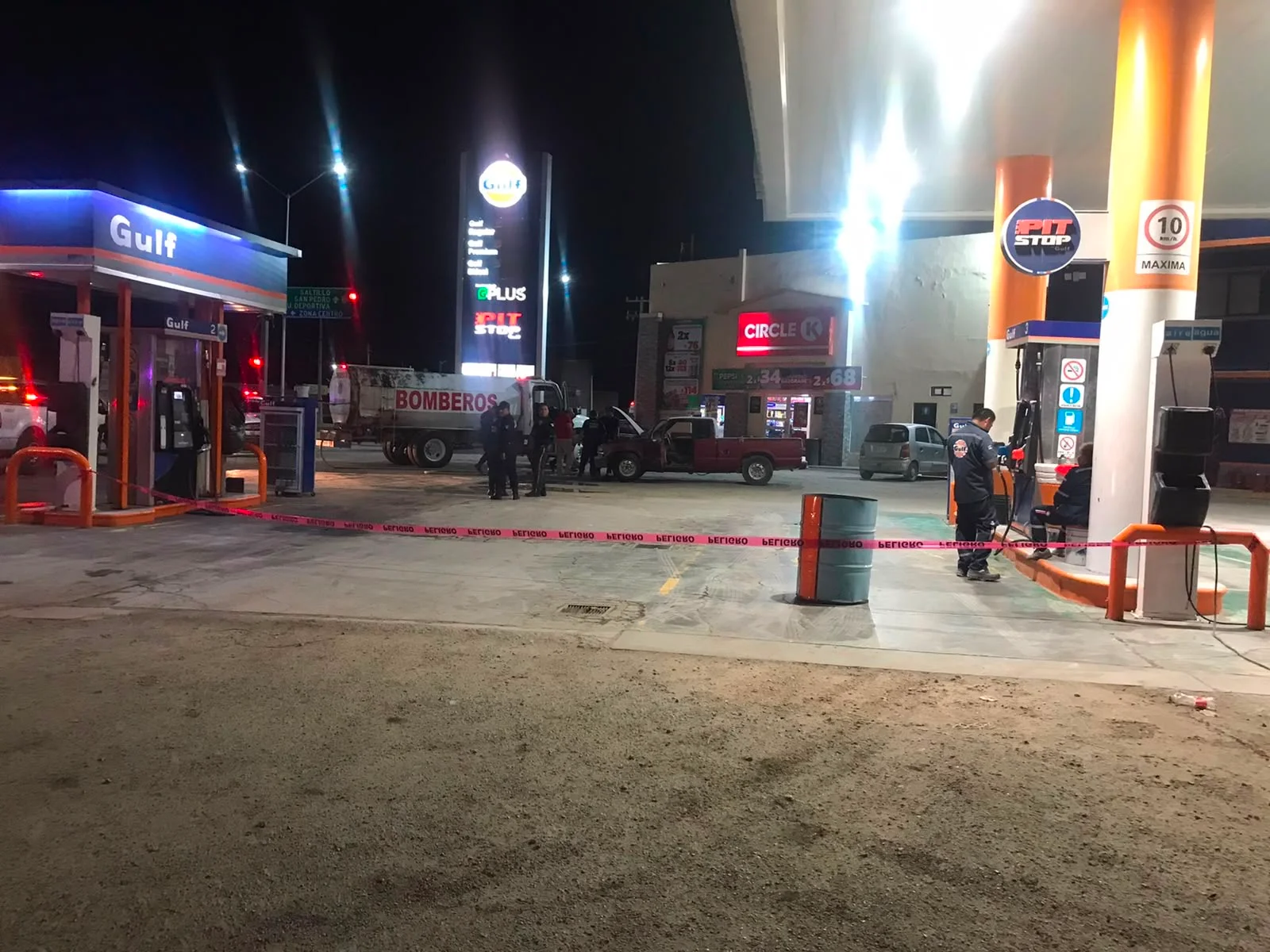 Se incendia vehículo en gasolinera de Torreón