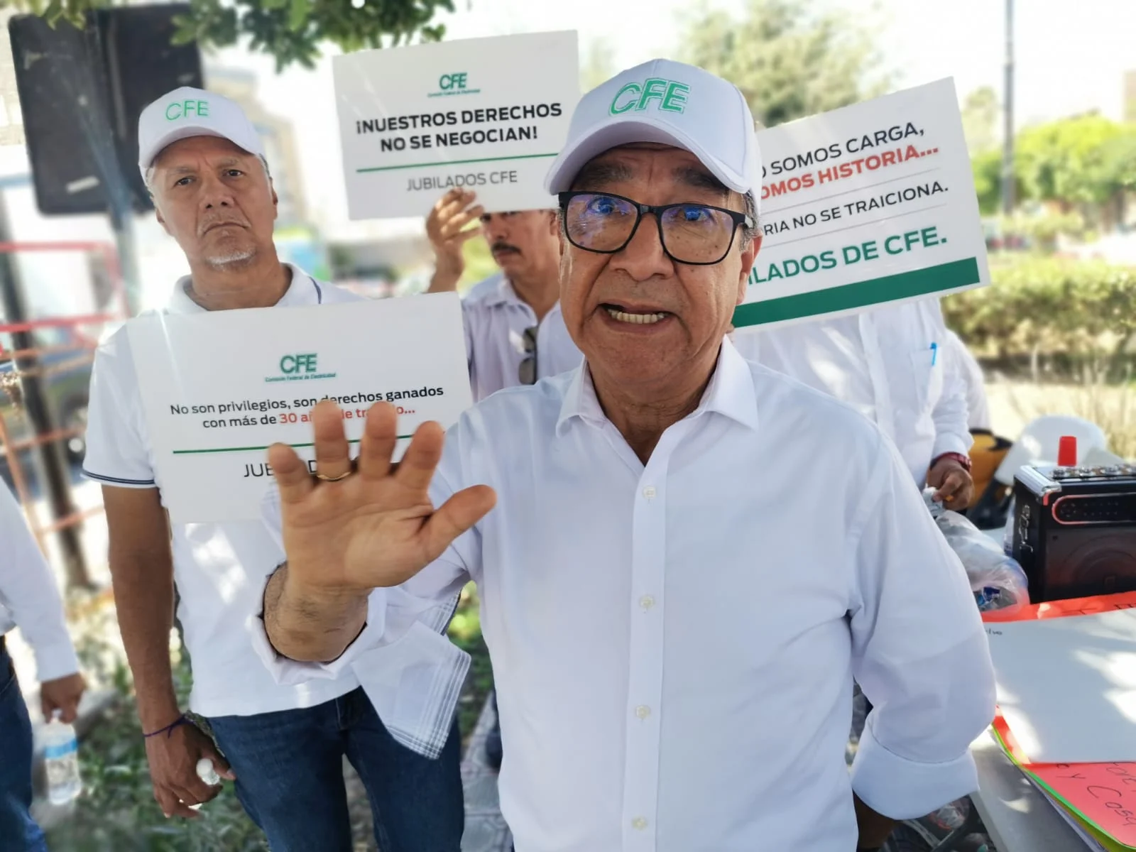 Jubilados de CFE mantienen lucha contra recortes a pensiones
