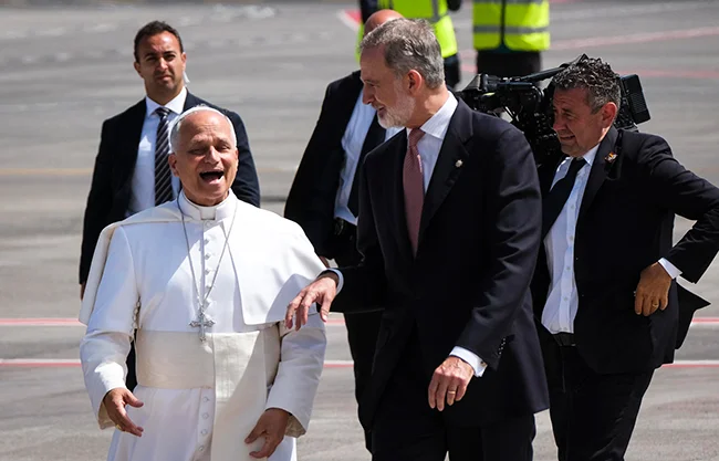 El papa vuelve a Roma en el avión del rey de España por la avería en el vuelo programado