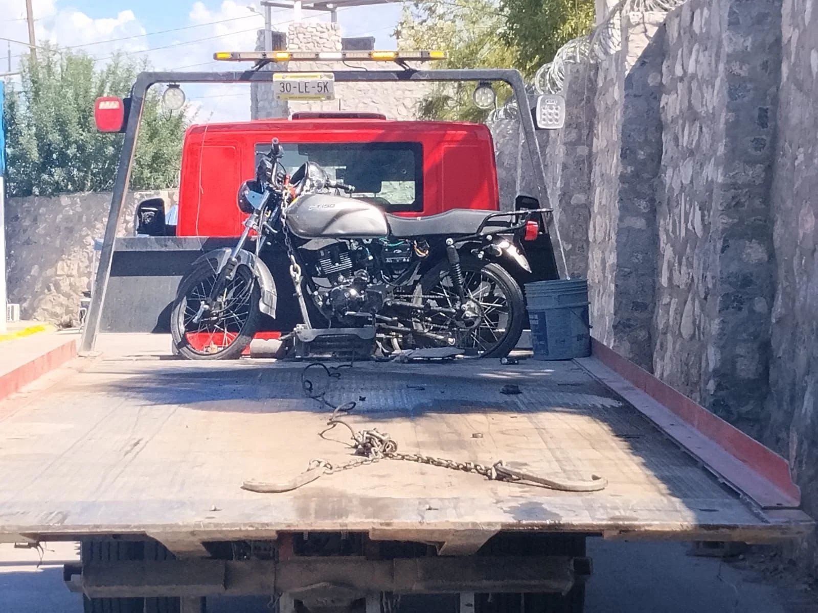 Policía recupera motocicleta con reporte de robo y detiene a joven en el Centro de Torreón