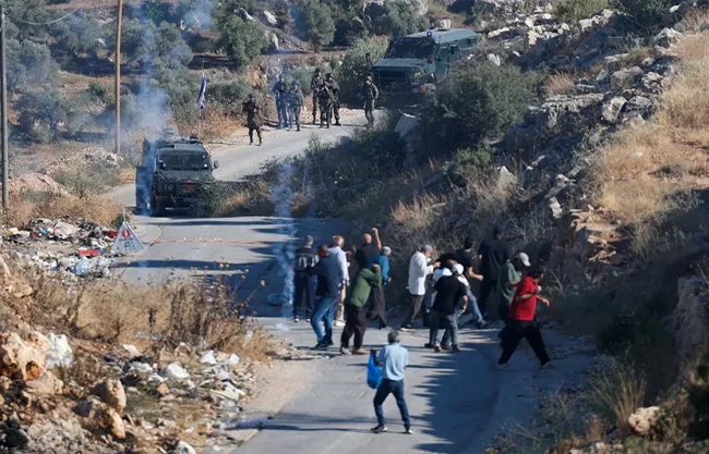 Colonos israelíes realizan ataques coordinados contra población palestina en Cisjordania