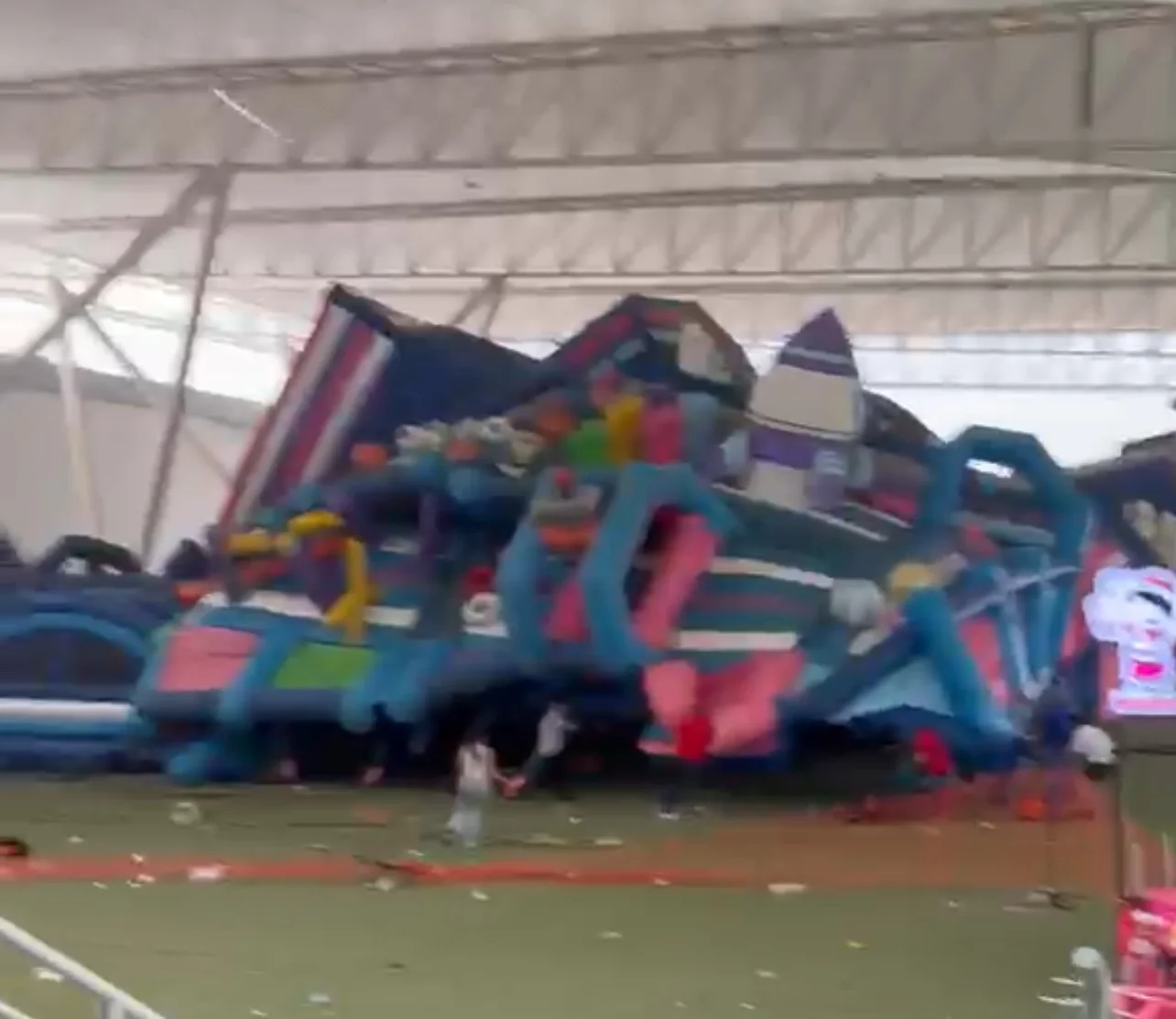 Centro de Convenciones Torreón reporta saldo blanco tras incidente provocado por fuertes vientos
