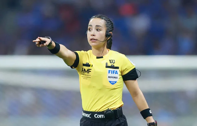 Katia Itzel García hace historia: primera mexicana en un cuerpo arbitral en un Mundial masculino
