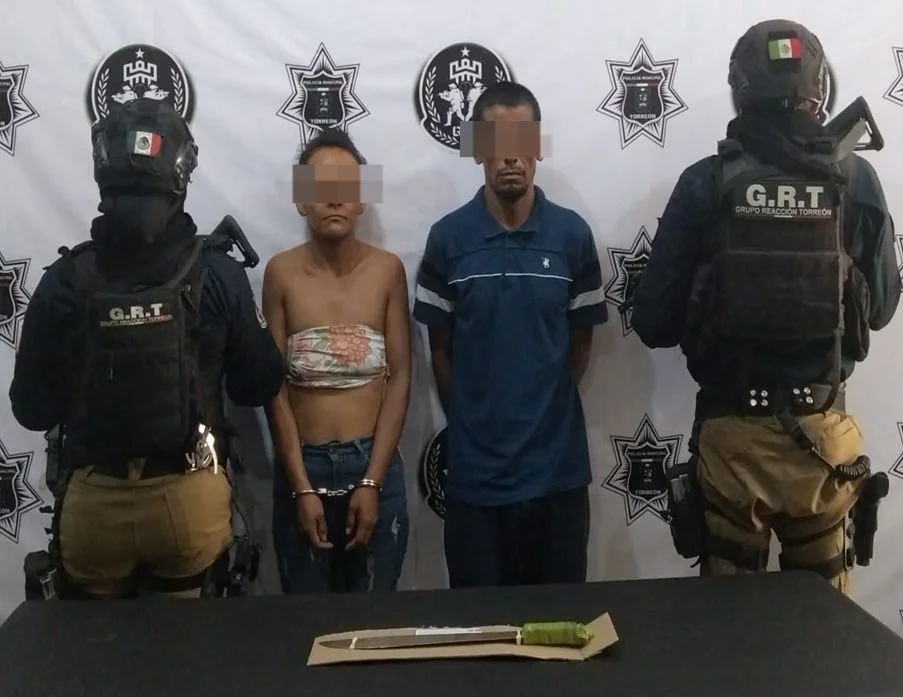 Detienen a pareja por amenazas; investigan posible relación de hombre con robo registrado en Rincón La Merced