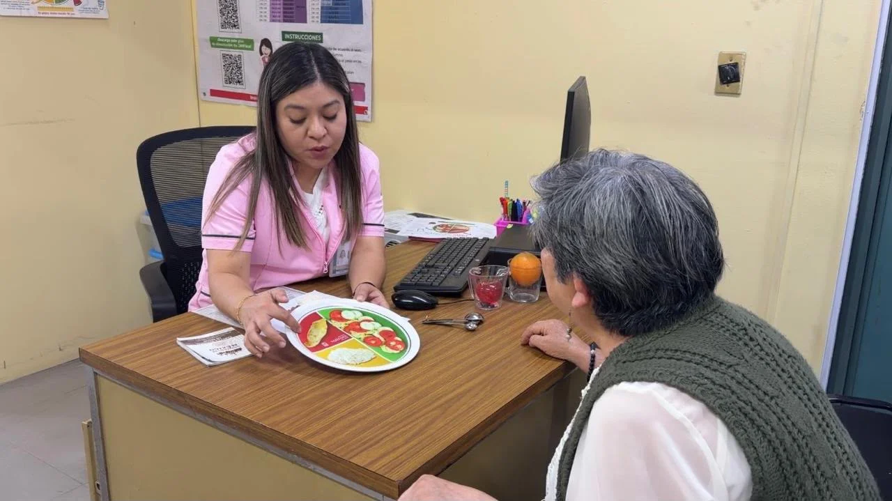 IMSS Coahuila reconoce labor de 121 nutriólogos en el Día del Profesional de Nutrición, promoviendo salud alimentaria.