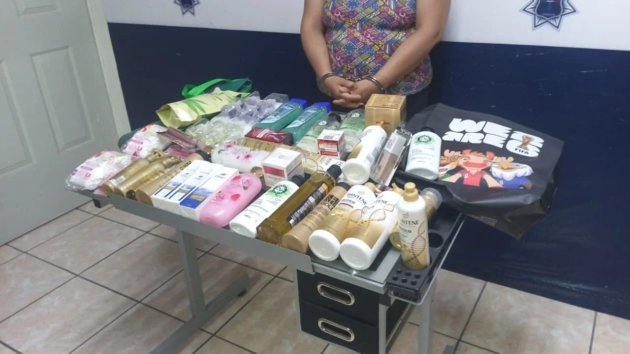 Roba mas de 6 mil pesos en mercancía de supermercado y es detenida en Torreón