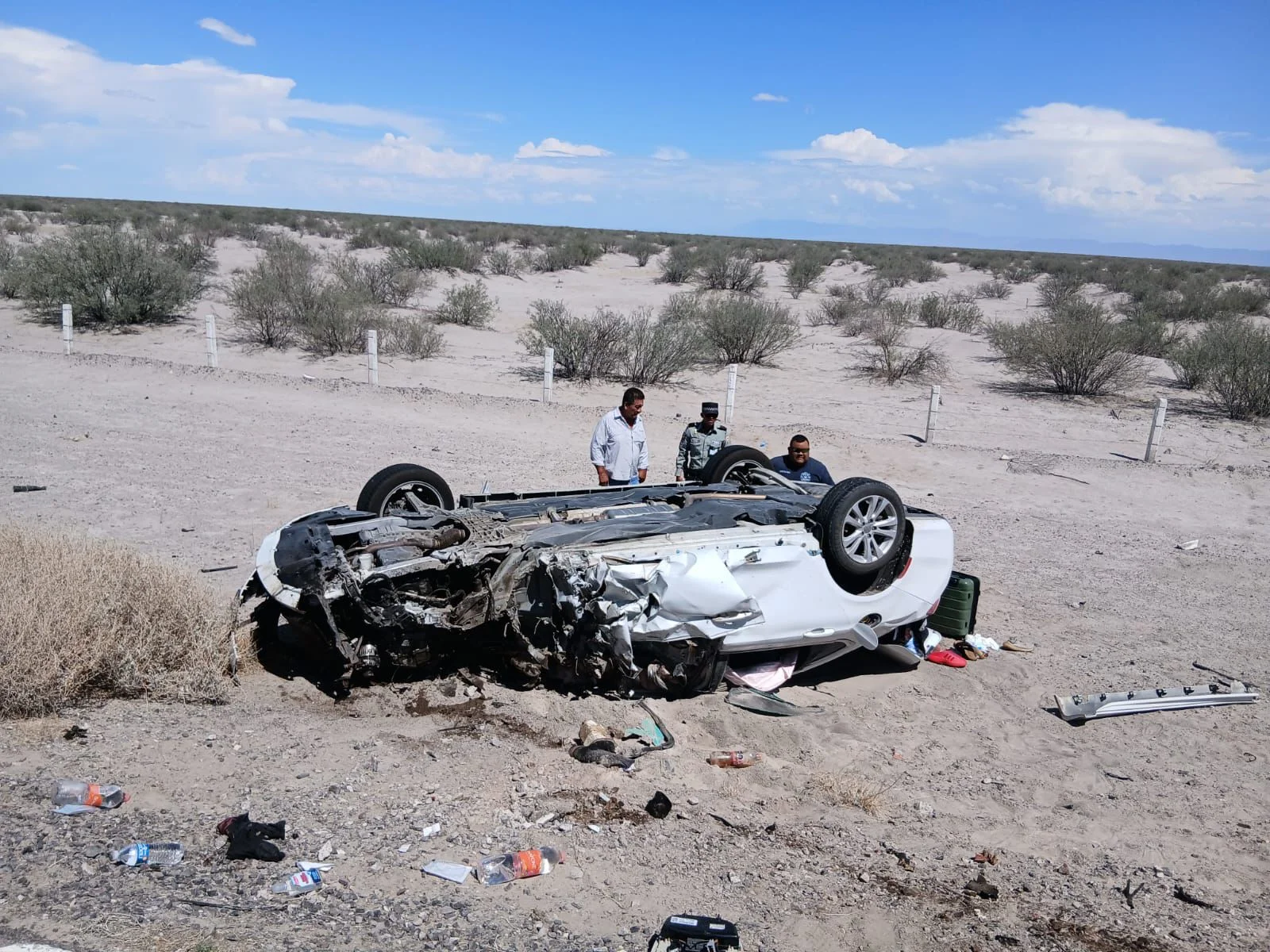 Accidente entre camión de pasajeros y camioneta deja tres personas lesionadas en San Pedro