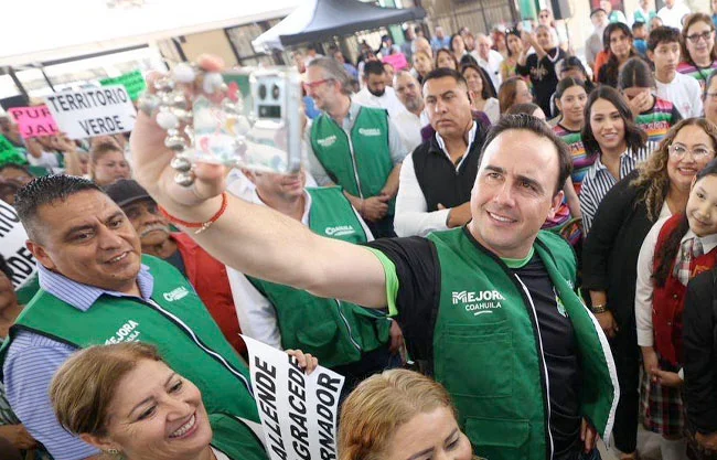 El gobernador de Coahuila, Manolo Jiménez Salinas, continúa posicionándose entre los mandatarios estatales con mayor aprobación ciudadana en México, de acuerdo con los resultados publicados por distintas casas encuestadoras nacionales durante este 2026