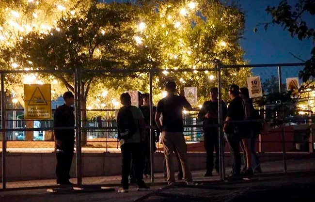 El cuerpo de una persona presuntamente ahogada fue encontrado flotando esta noche en el Paseo Santa Lucía
