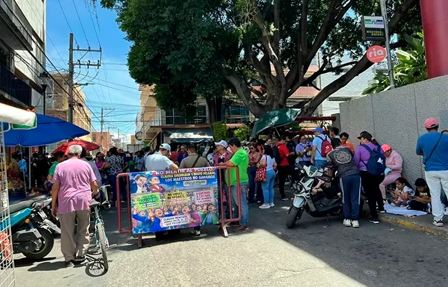 A pesar de que la Asamblea Nacional Representativa (ANR) de la Coordinadora Nacional de Trabajadores de la Educación (CNTE) decretó un receso de la huelga nacional, las secciones de Zacatecas y Guerrero, decidieron mantener la suspensión de clases, al menos por este lunes