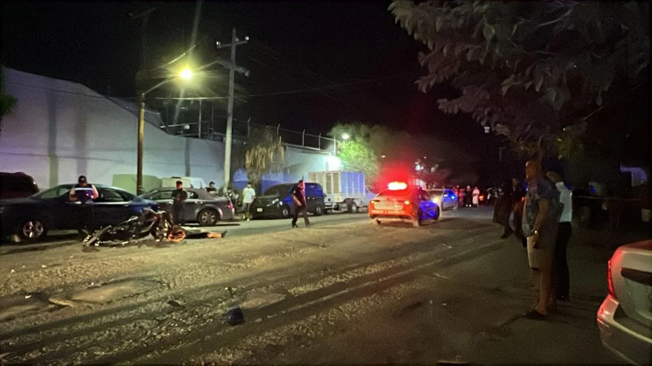 Muere joven tras impacto de motocicletas en la colonia Elsa Hernández de Torreón