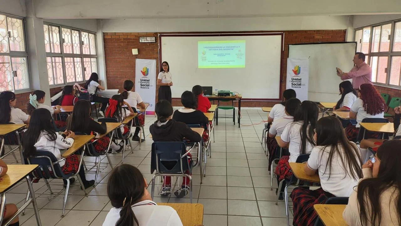 Más de 700 estudiantes participan en talleres para prevención de la violencia en secundarias de Torreón