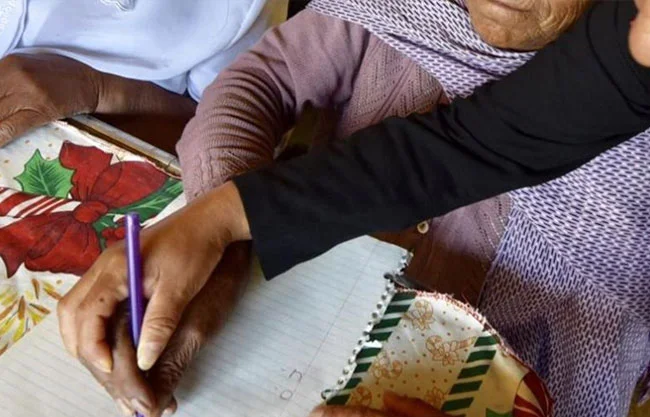En México, unas 4 millones de personas mayores de 15 años aún no saben leer ni escribir