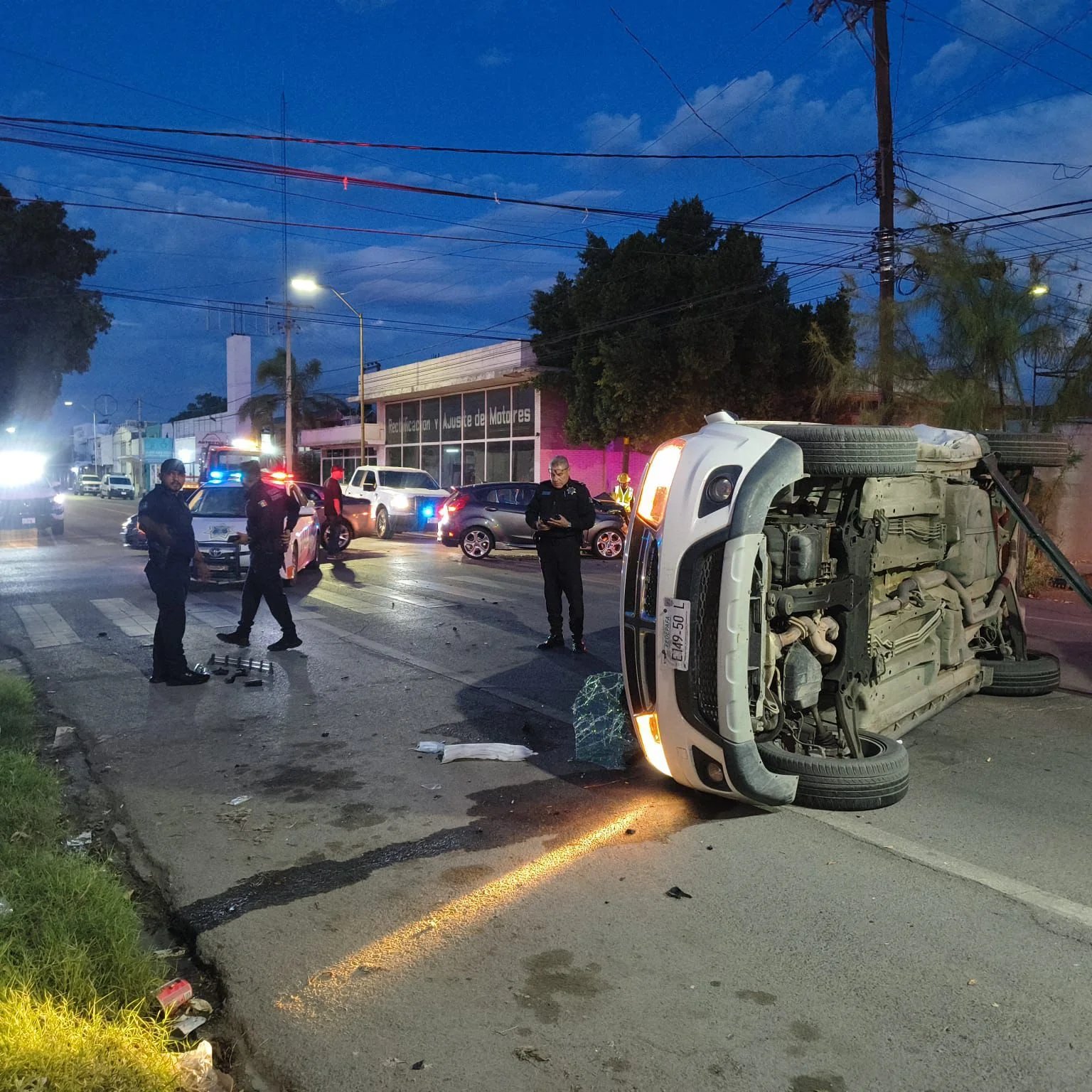 Volcadura deja un conductor lesionado en el Centro de Torreón