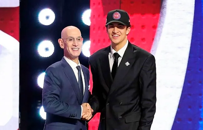 Karim López se convirtió en el primer basquetbolista nacido en México que es seleccionado en la primera ronda del Draft de la NBA