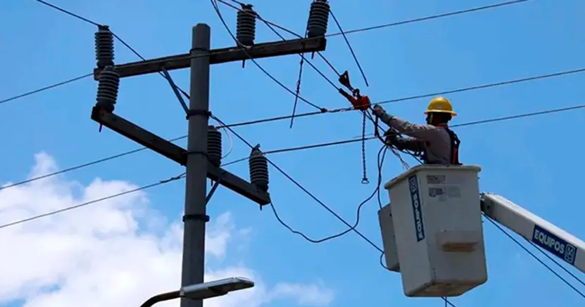 La crisis por el desabasto de energía eléctrica en la zona metropolitana de Monterrey cumplió ayer cinco días consecutivos
