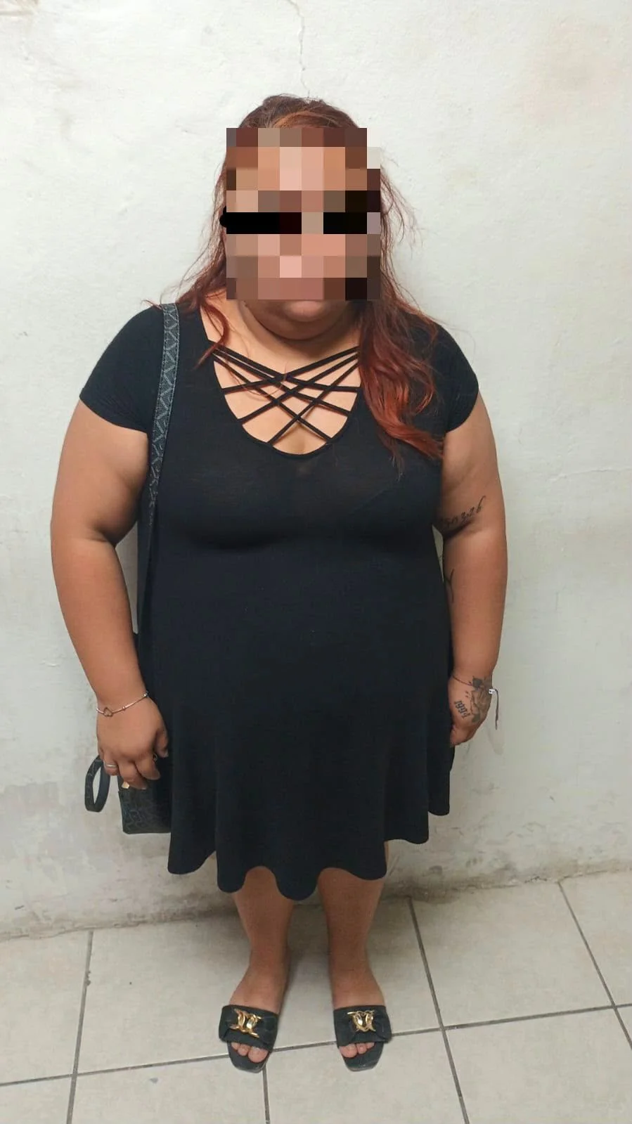Mujer detenida en Torreón por robo en tienda de autoservicio; intentó salir con mercancía sin pagar.