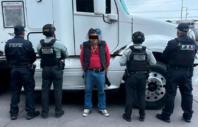 Policía Estatal de Caminos asegura cargamento ilícito de 48 mil litros de combustible en Guanajuato