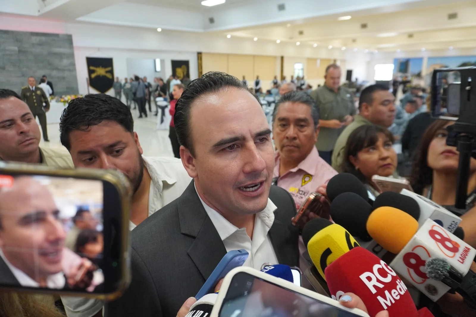 Manolo Jiménez garantiza coordinación con Riquelme Solís como alcalde interino de Torreón, tras su nombramiento en el Congreso.