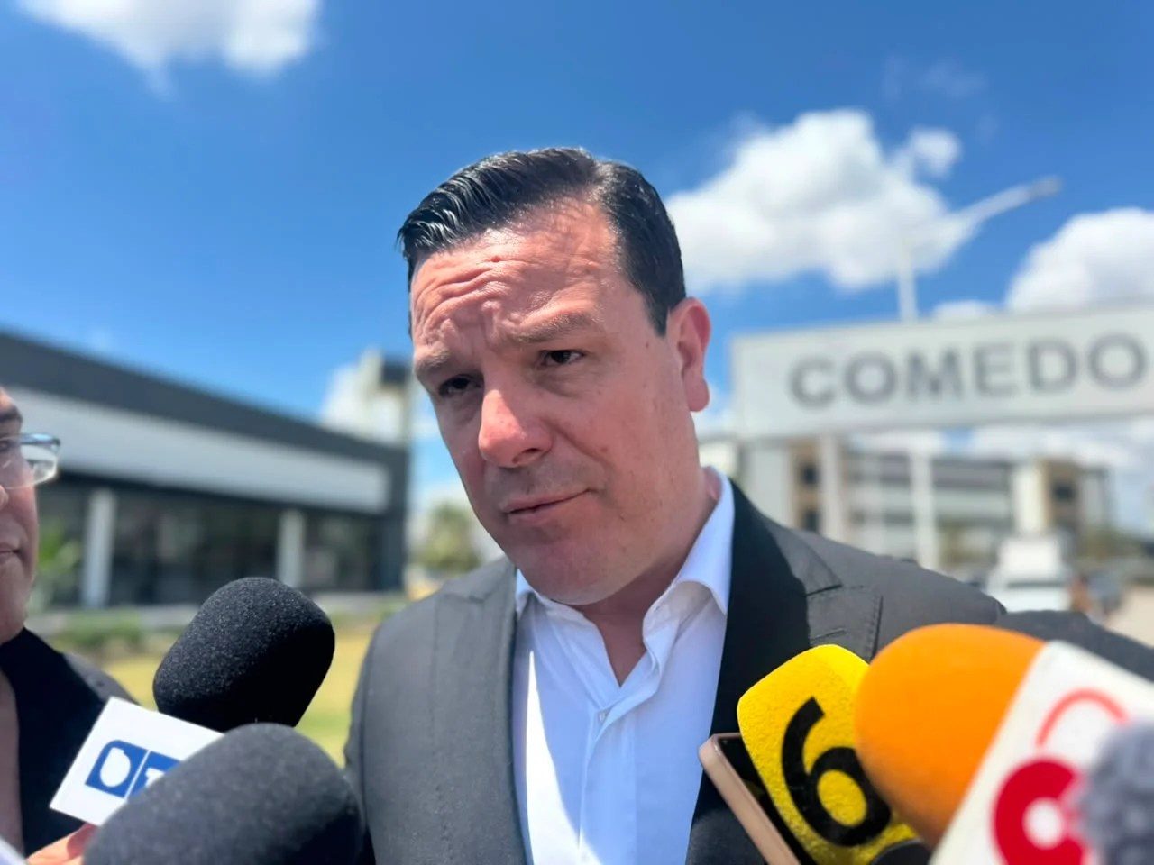 Fiscalía refuerza prevención en colonias de Coahuila con recorridos para detectar vehículos abandonados y focos de riesgo.