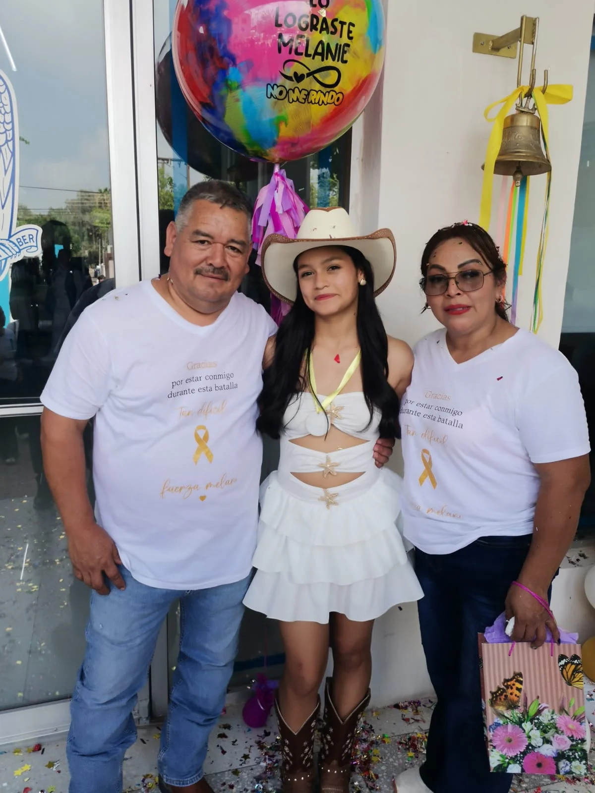 Melany vence la leucemia y toca la campana tras siete años de lucha: ahora sueña con ayudar a otros niños